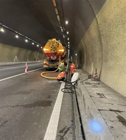 公安隧道排水渠清淤